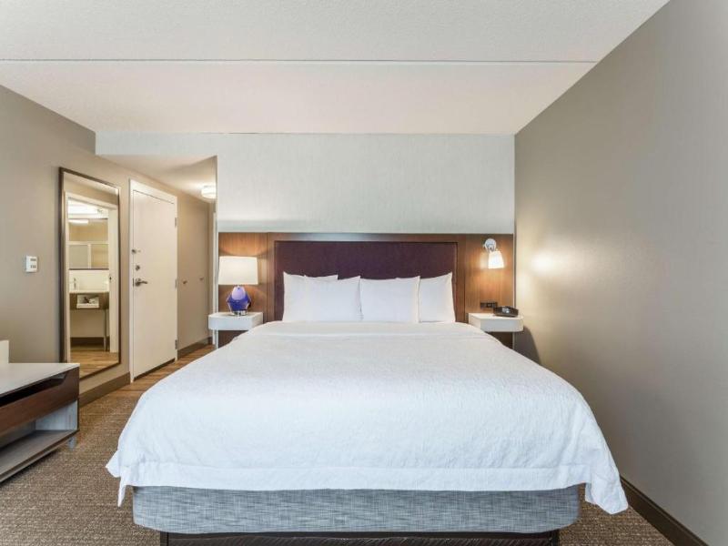 Hampton Inn & Suites Chicago-Libertyville image