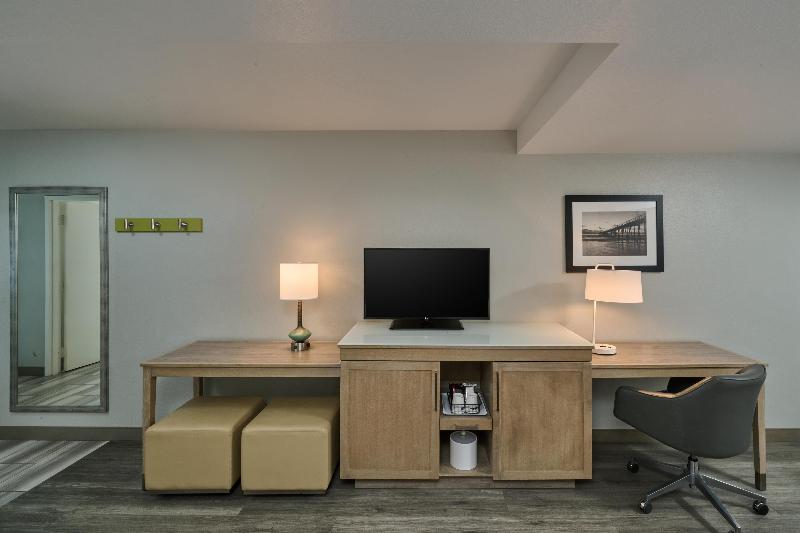 Hampton Inn & Suites Hermosa Beach image