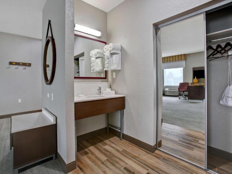 Hampton Inn & Suites Dallas DeSoto image