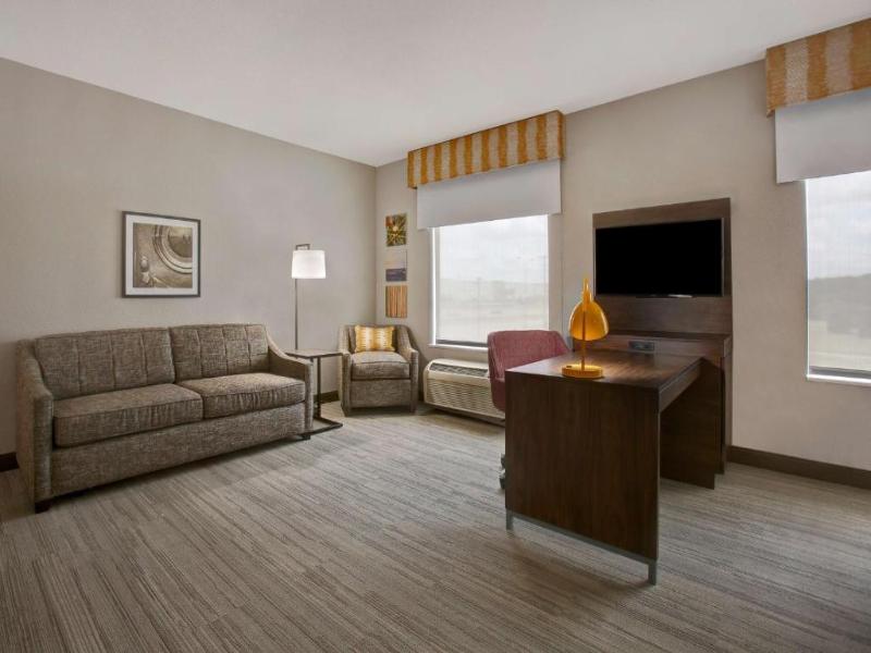Hampton Inn & Suites Dallas DeSoto image