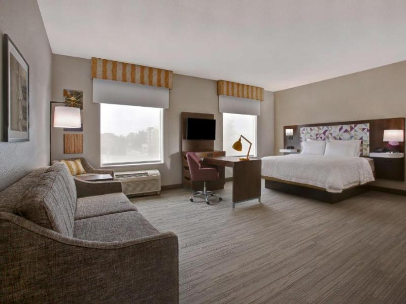 Hampton Inn & Suites Dallas DeSoto image