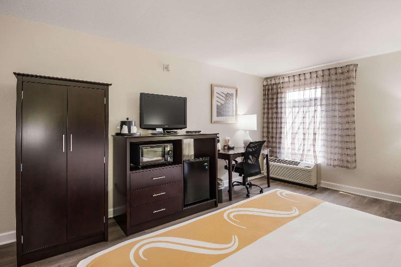 Quality Inn & Suites Quincy - Downtown image