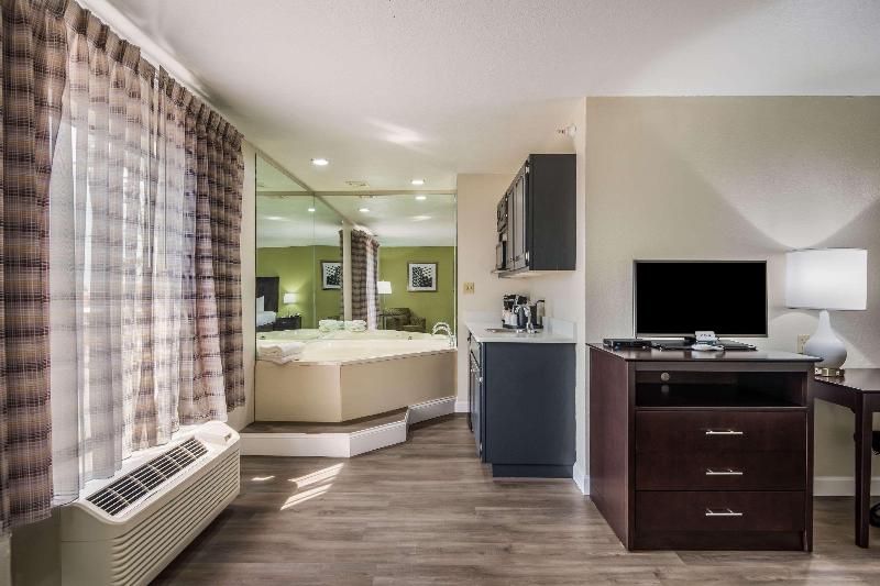 Quality Inn & Suites Quincy - Downtown image