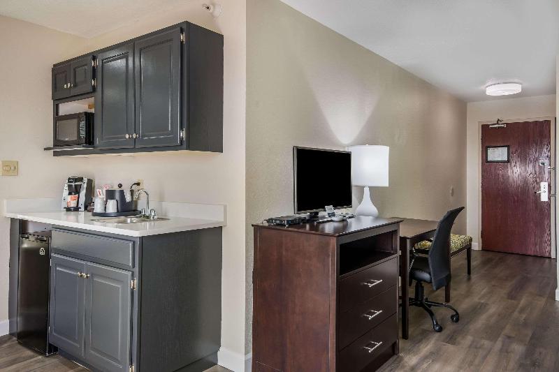 Quality Inn & Suites Quincy - Downtown image