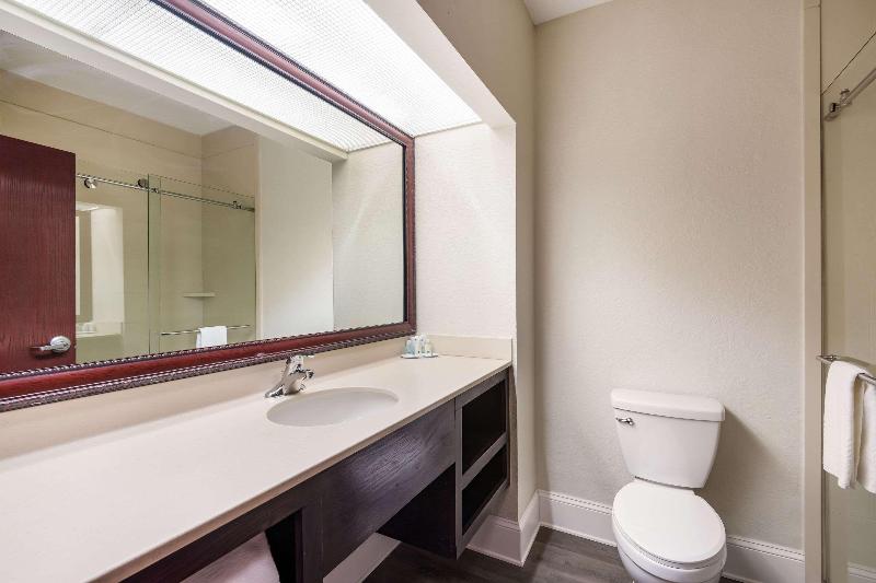 Quality Inn & Suites Quincy - Downtown image