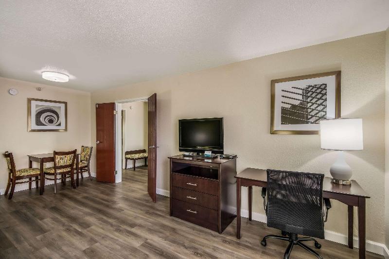 Quality Inn & Suites Quincy - Downtown image