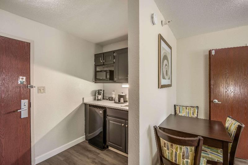 Quality Inn & Suites Quincy - Downtown image