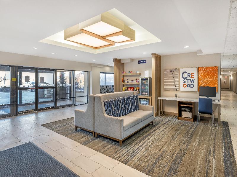 Holiday Inn Express Crestwood image