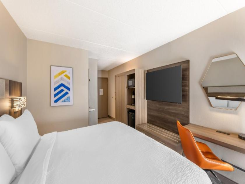 Holiday Inn Express Crestwood image