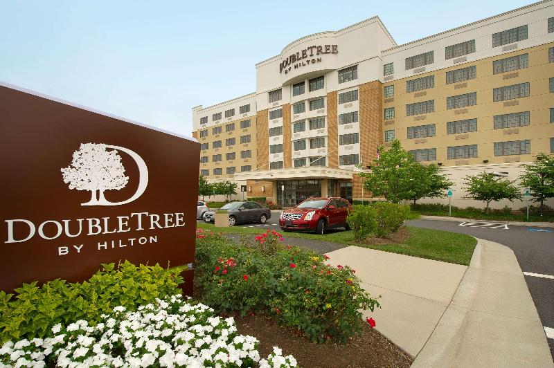 DoubleTree by Hilton Hotel Sterling Dulles