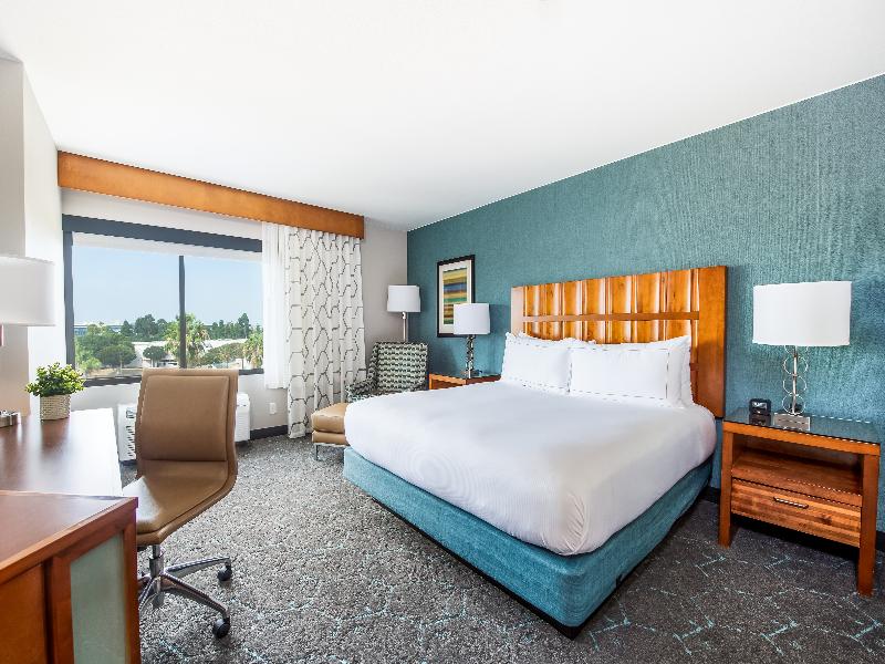 DoubleTree by Hilton Hotel Carson image
