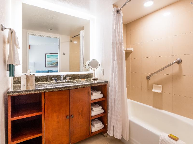 DoubleTree by Hilton Hotel Carson image
