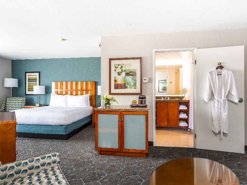DoubleTree by Hilton Hotel Carson image