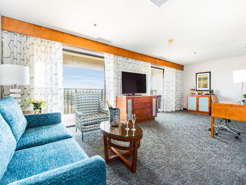 DoubleTree by Hilton Hotel Carson image