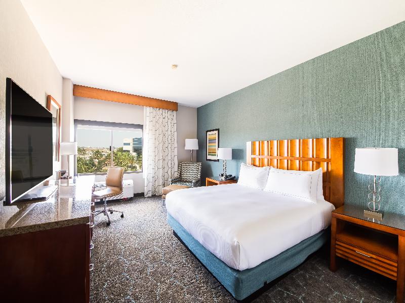 DoubleTree by Hilton Hotel Carson image