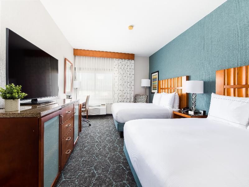DoubleTree by Hilton Hotel Carson image