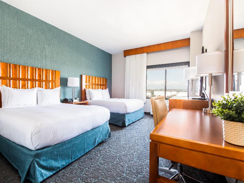 DoubleTree by Hilton Hotel Carson image