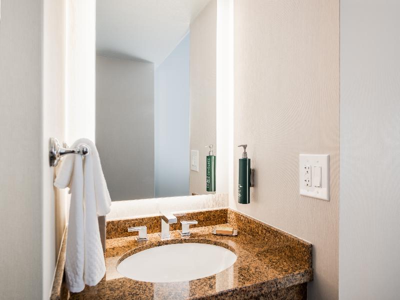 DoubleTree by Hilton Hotel Carson image