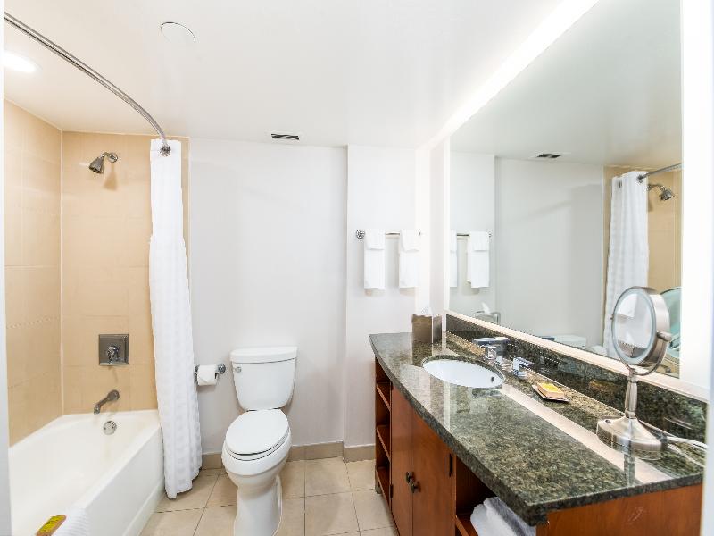DoubleTree by Hilton Hotel Carson image
