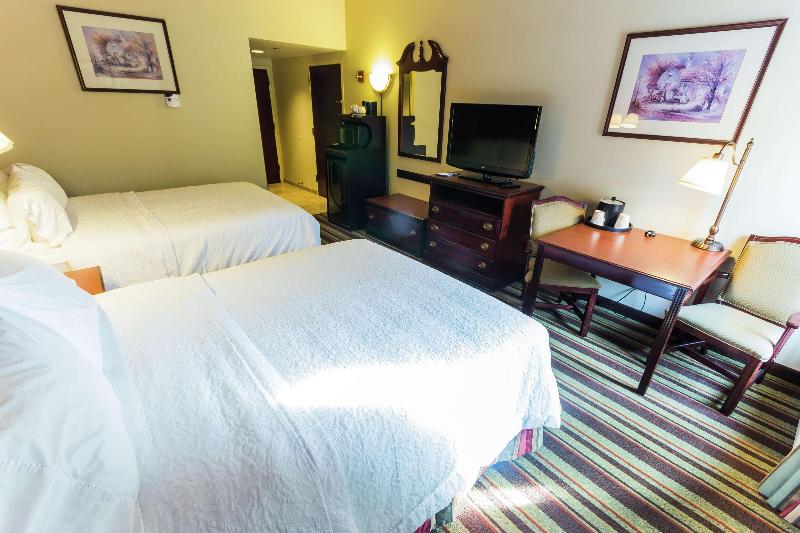 Hampton Inn Sturbridge image
