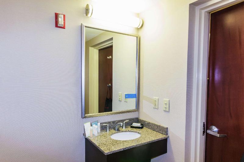 Hampton Inn Sturbridge image