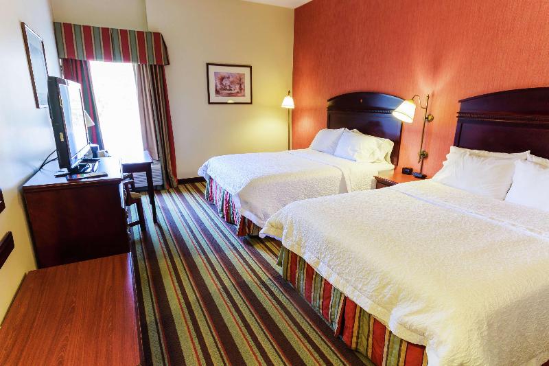 Hampton Inn Sturbridge image