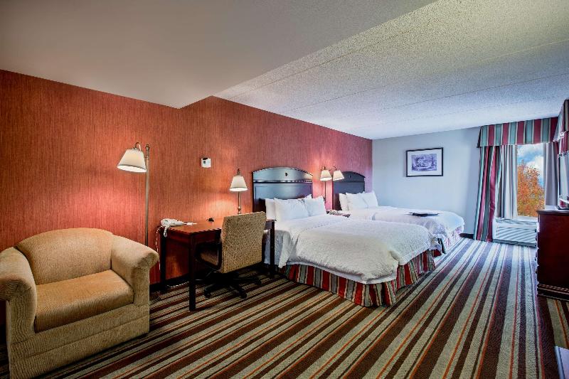 Hampton Inn Sturbridge image