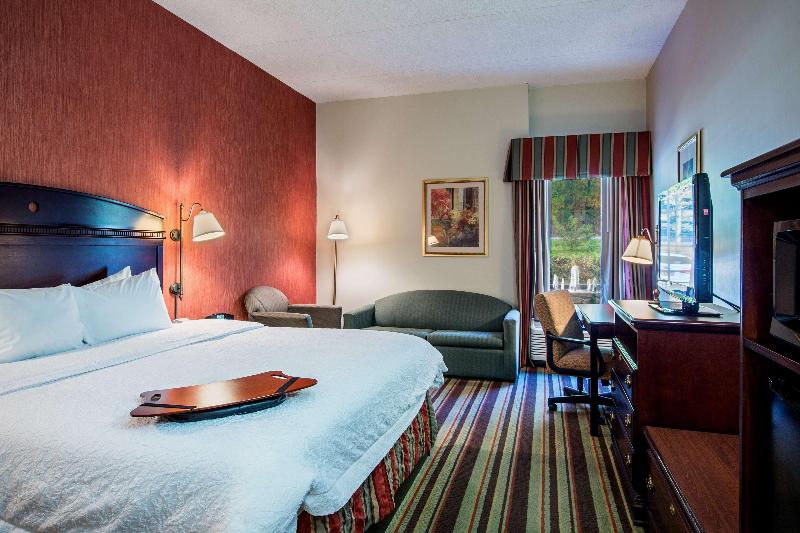Hampton Inn Sturbridge image
