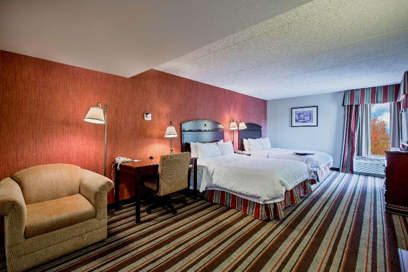 Hampton Inn Sturbridge image