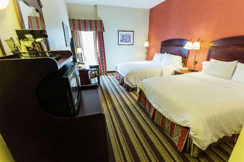 Hampton Inn Sturbridge image