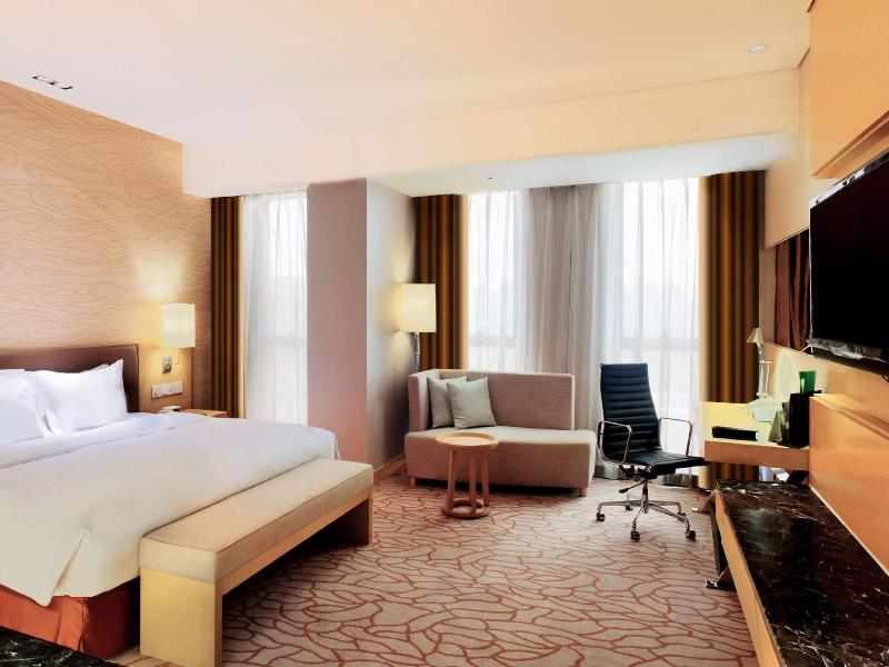 Radisson Hotel Tianjin Aqua City image