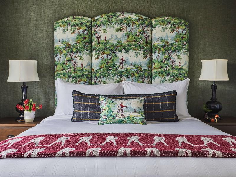 SUITE THREE BEDROOMS