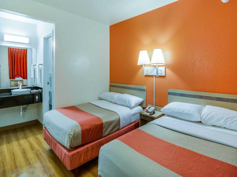 Motel 6 Schiller Park, Il - Chicago O'Hare GA image