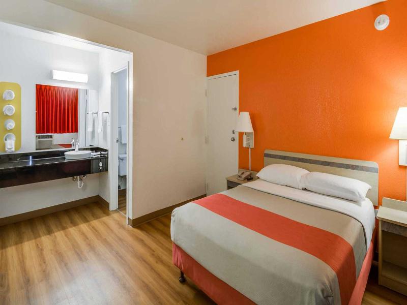 Motel 6 Schiller Park, Il - Chicago O'Hare GA image
