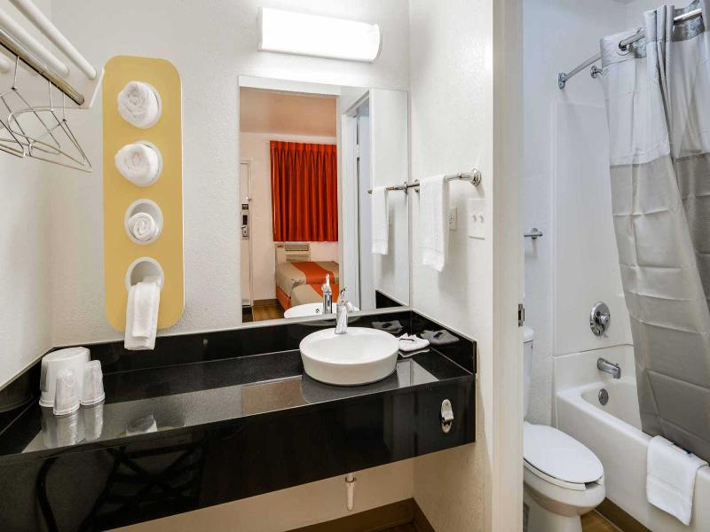 Motel 6 Schiller Park, Il - Chicago O'Hare GA image