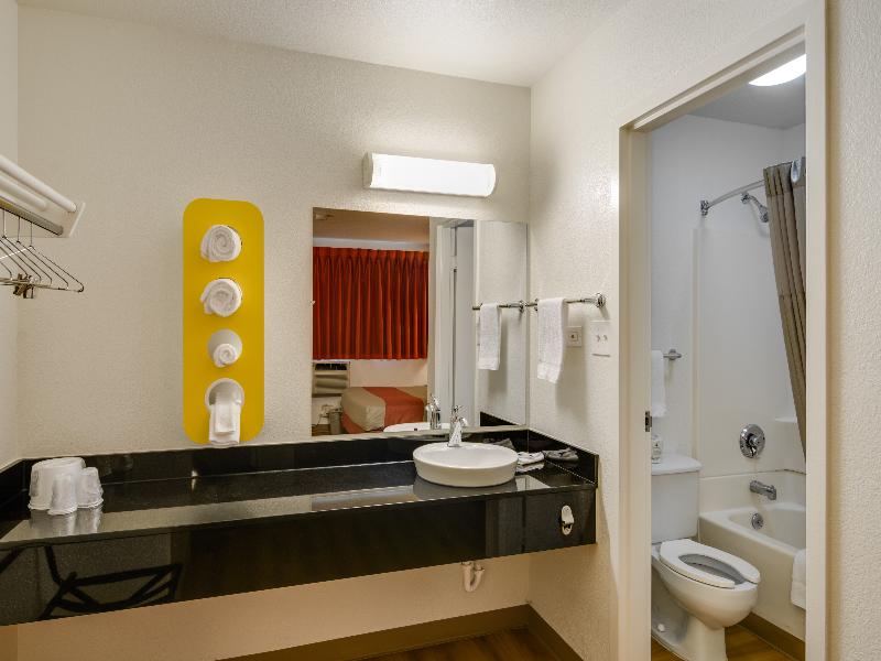 Motel 6 Schiller Park, Il - Chicago O'Hare GA image