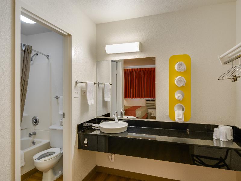 Motel 6 Schiller Park, Il - Chicago O'Hare GA image