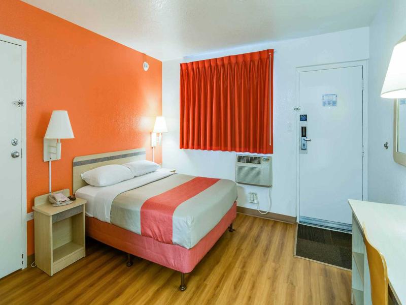 Motel 6 Schiller Park, Il - Chicago O'Hare GA image