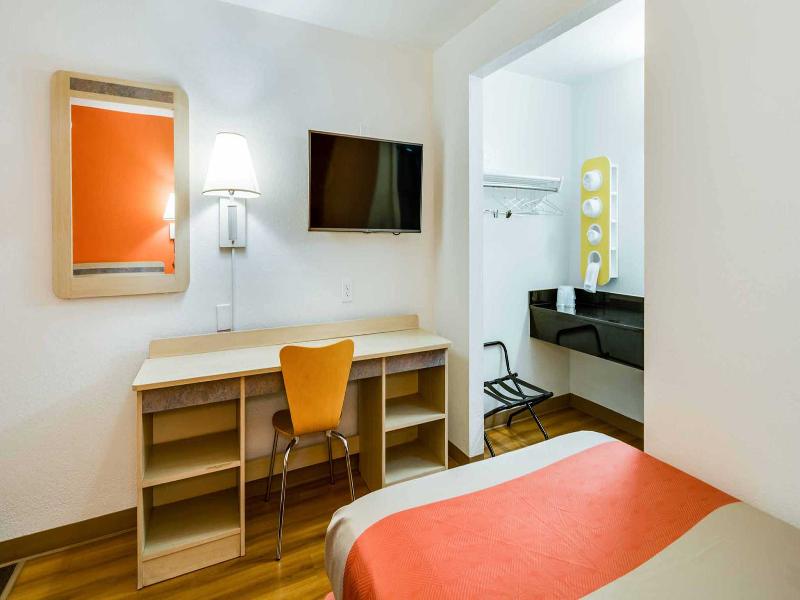 Motel 6 Schiller Park, Il - Chicago O'Hare GA image