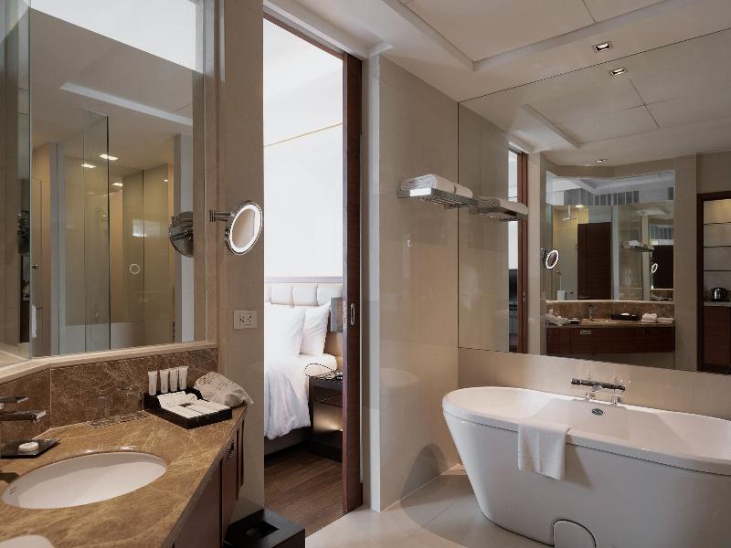 The Grand Fourwings Convention Hotel Bangkok image