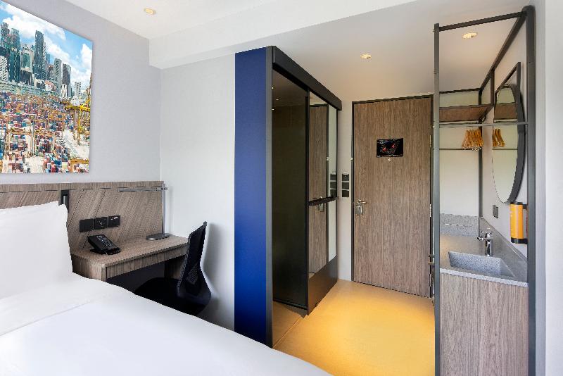 Travelodge Harbourfront image