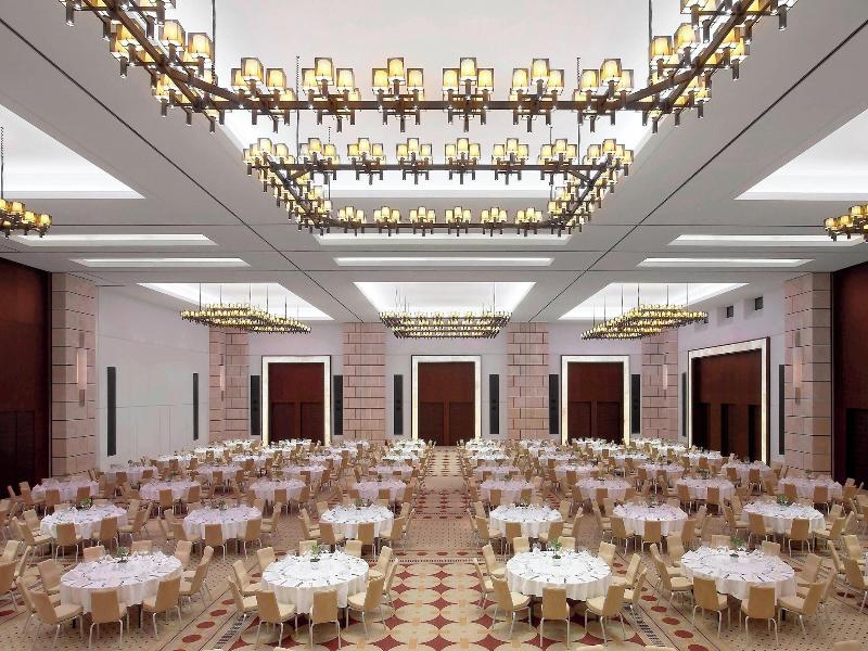 The Romanos, A Luxury Collection Resort image