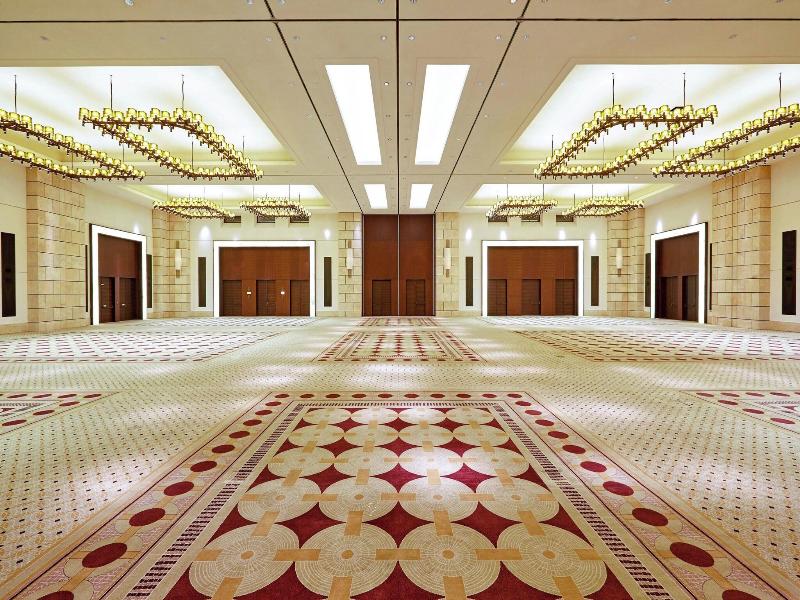 The Romanos, A Luxury Collection Resort image