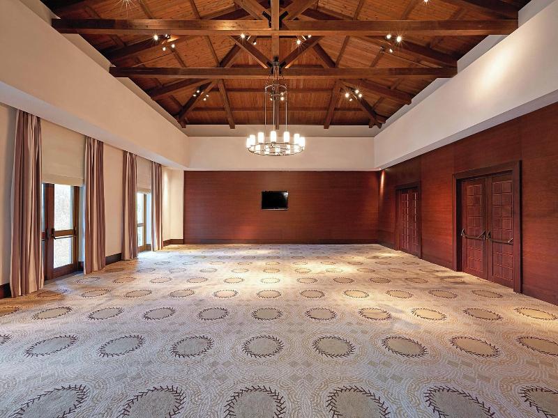 The Romanos, A Luxury Collection Resort image