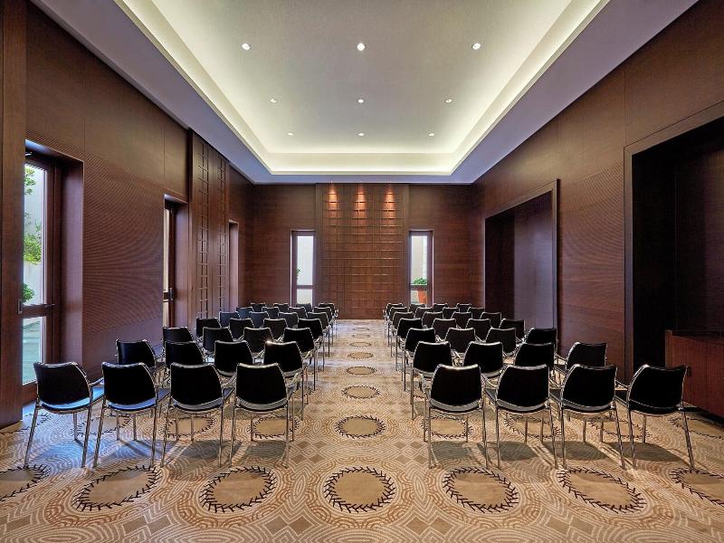 The Romanos, A Luxury Collection Resort image