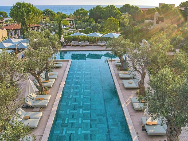 The Romanos, A Luxury Collection Resort image