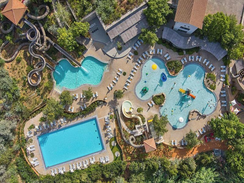 The Romanos, A Luxury Collection Resort image