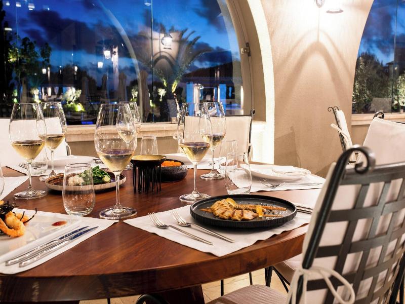 The Romanos, A Luxury Collection Resort image