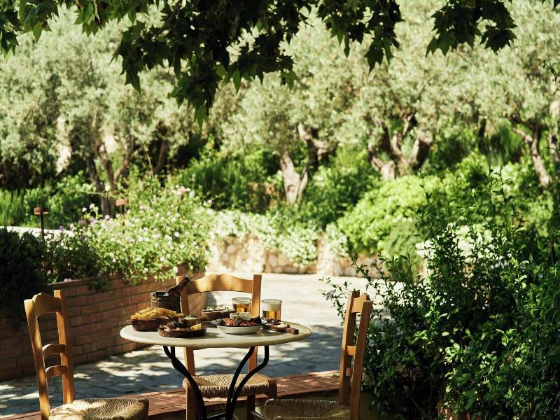 The Romanos, A Luxury Collection Resort image