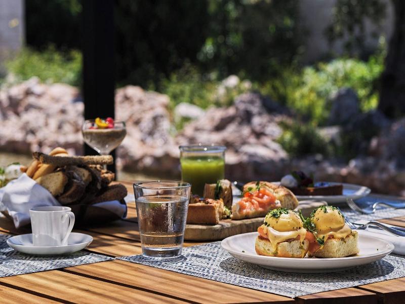 The Romanos, A Luxury Collection Resort image